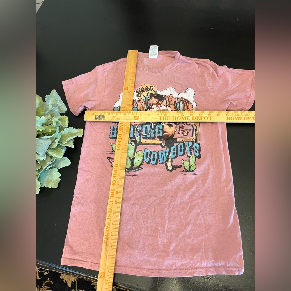 Delta Pro Weight Pink Hunting Cowboys Retro Western Colorful Graphic Tee Sz S - Picture 5 of 6